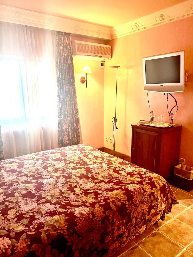 Palacio De Miraflores Miraflores de la Sierra Habitación foto