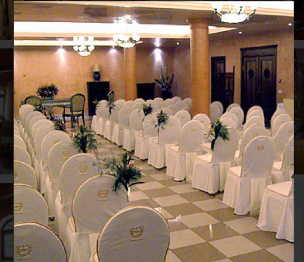 Palacio De Miraflores Miraflores de la Sierra Exterior foto